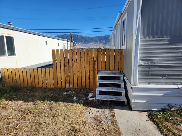 view of yard with a mountain view