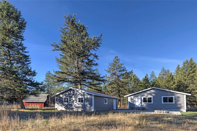 exterior space featuring an outbuilding