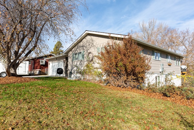 view of side of property featuring a lawn