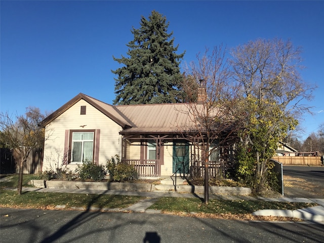 view of front of property featuring a porch