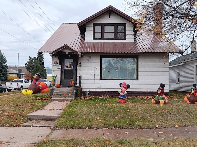 bungalow-style house featuring a front yard