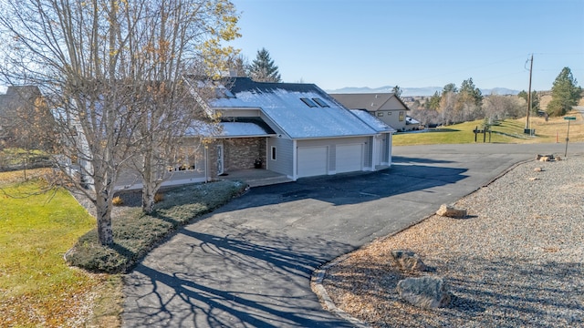 view of front of property featuring a garage and a front yard