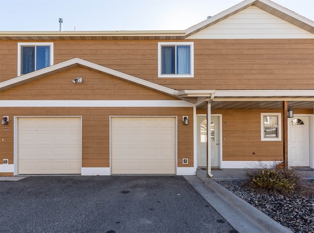 view of front facade with a garage