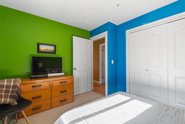 carpeted bedroom featuring a closet