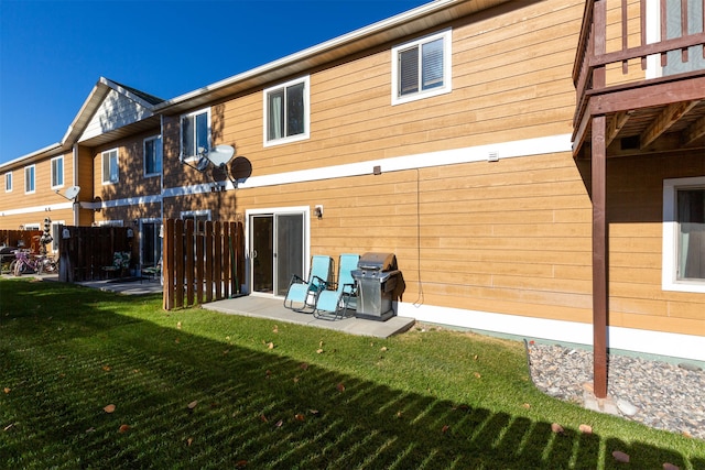 back of house featuring a yard