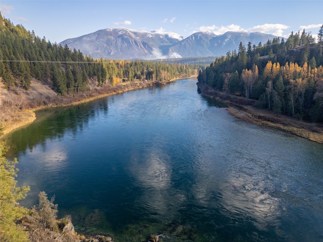 water view with a mountain view