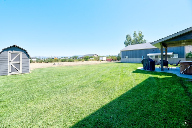 view of yard with a storage unit