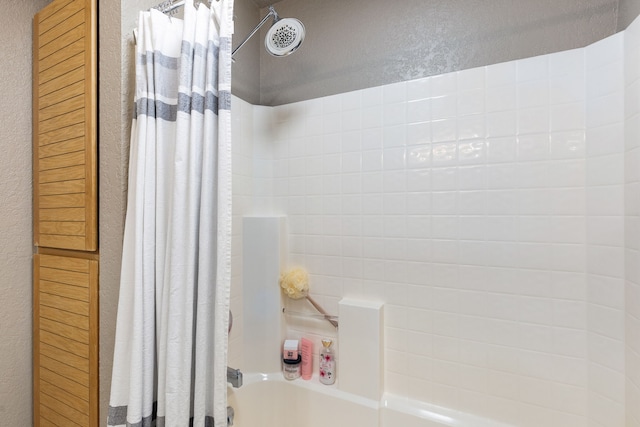 bathroom with shower / bath combo