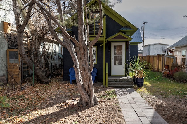 view of front of property