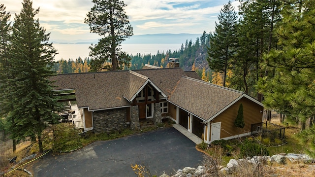 view of front of property with a mountain view