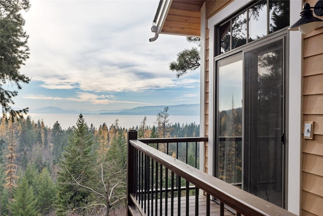 balcony featuring a mountain view