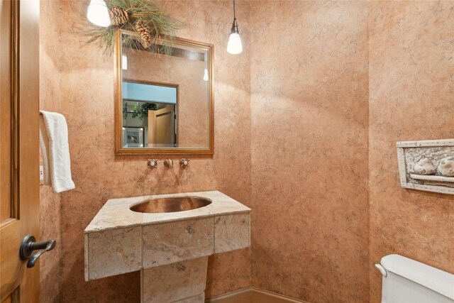 32054 Birch Tree Dr, Bigfork, MT 59911 - foyer with light tile patterned floors and baseboards