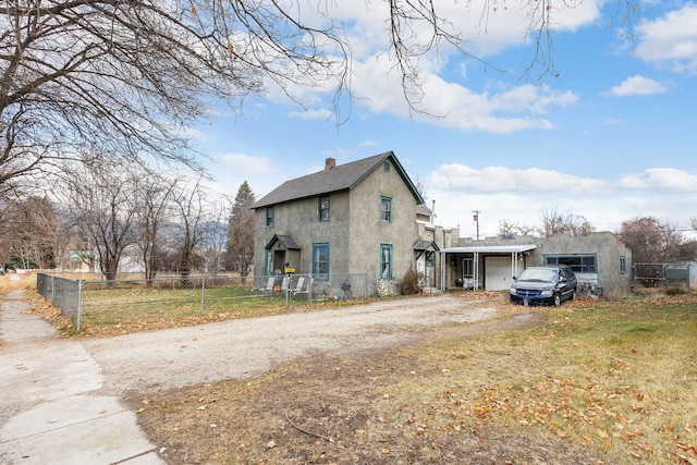 view of side of property featuring a lawn