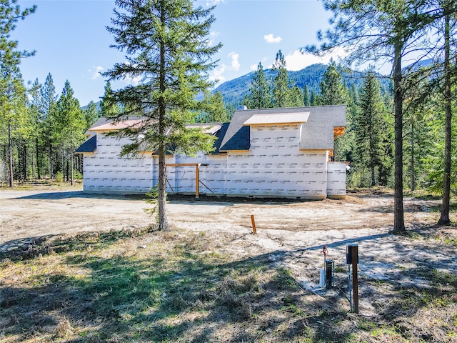 view of front of home with a mountain view