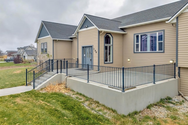 exterior space featuring a front yard