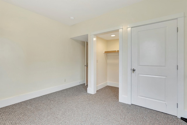 unfurnished bedroom with carpet flooring and a closet