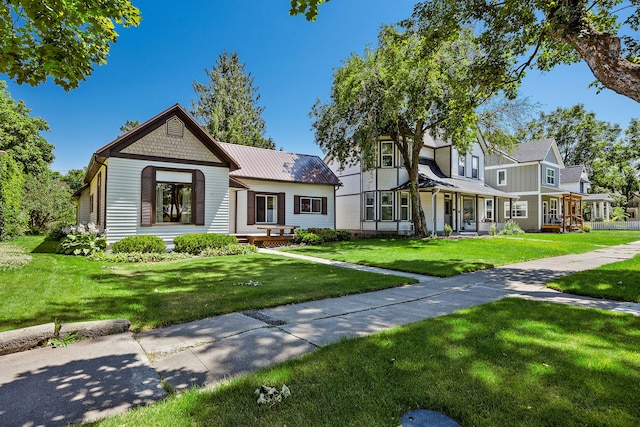 view of front facade with a front lawn