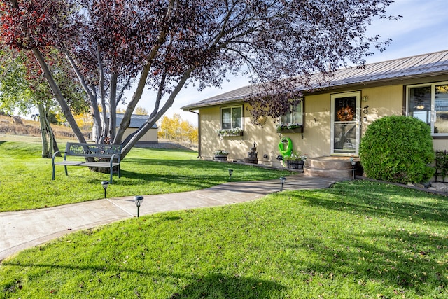 view of front of property with a front yard