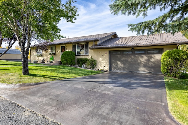 view of front facade with a garage and a front yard