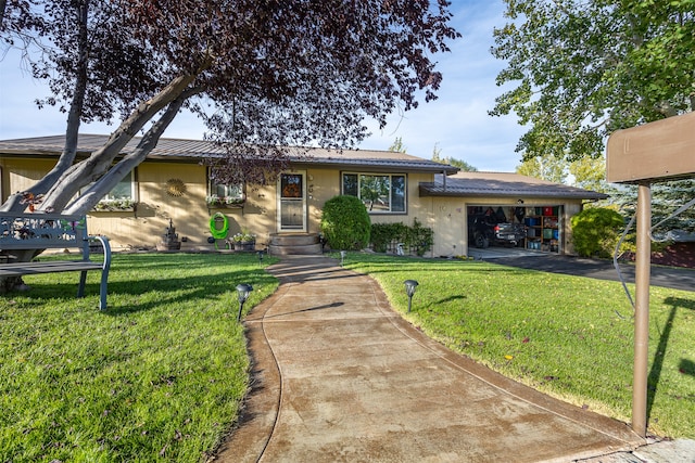 view of front of home featuring a front lawn and a garage