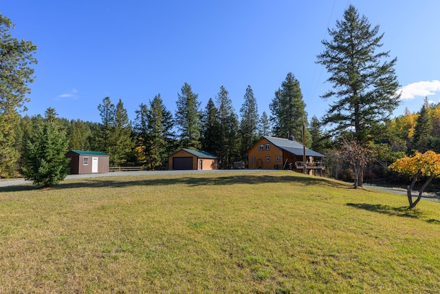 view of yard featuring an outbuilding and a garage