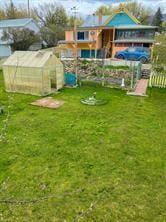 view of yard with an outdoor structure