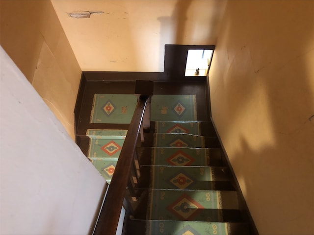 508 1st St W, Polson, MT 59860 - view of stairway
