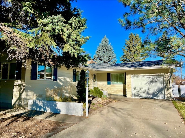 view of front facade featuring a garage