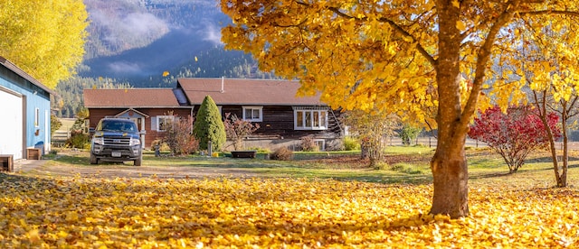 view of front of property with a front yard