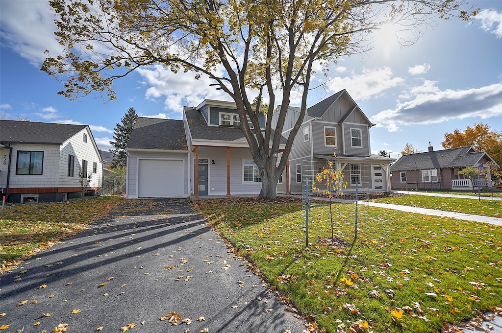 view of front property featuring a garage and a front lawn