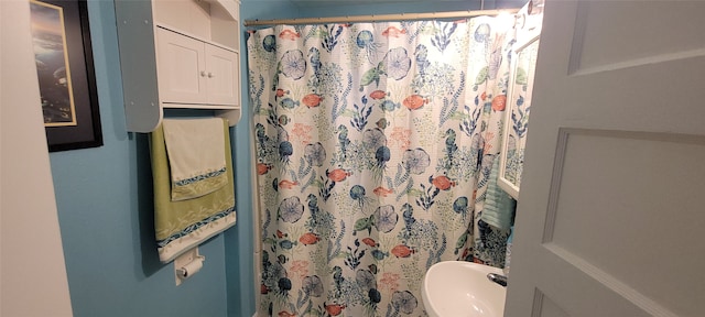 bathroom featuring a shower with curtain