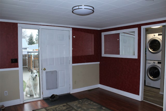 foyer with dark hardwood / wood-style floors and stacked washer / drying machine