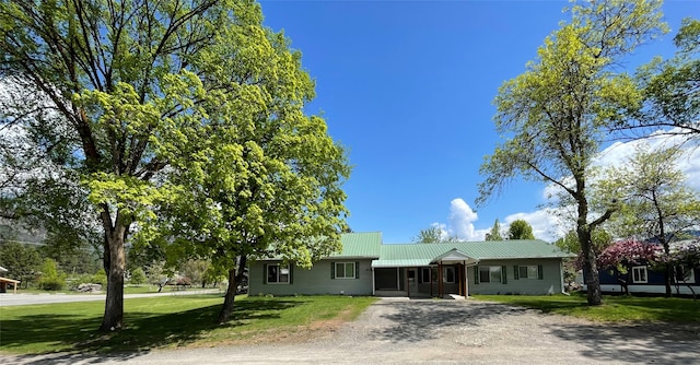 ranch-style house with a front yard