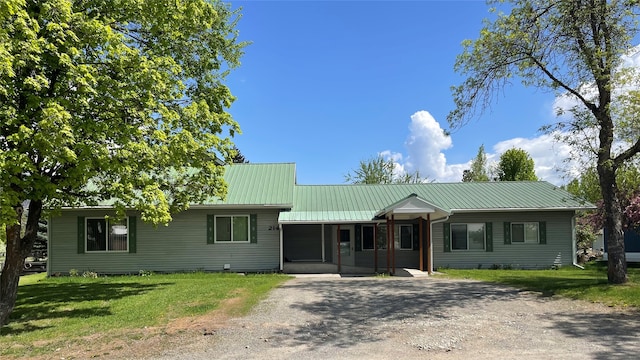 ranch-style house with a front yard