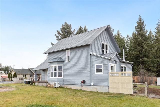 view of side of property featuring a yard