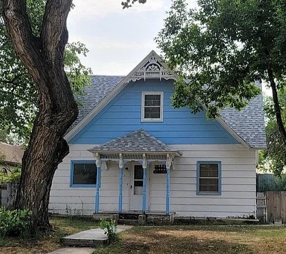 view of front of home with covered porch