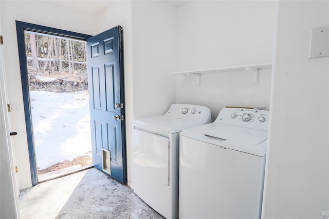 washroom with laundry area and washer and clothes dryer