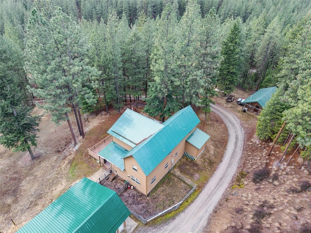 birds eye view of property featuring a wooded view