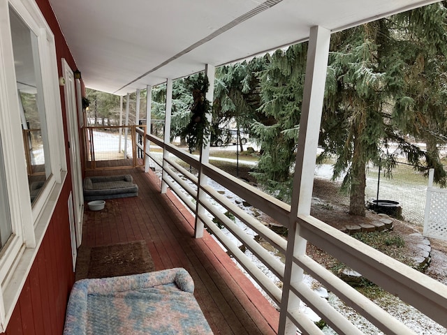 balcony featuring covered porch