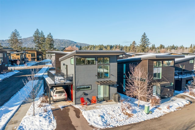 view of front of home featuring a mountain view