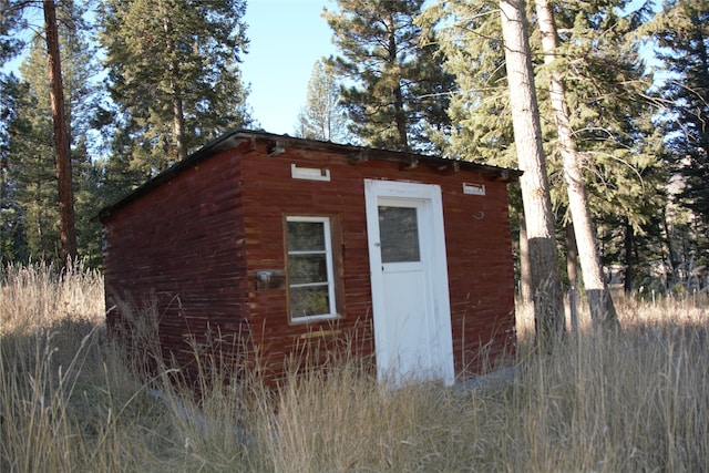 view of outbuilding