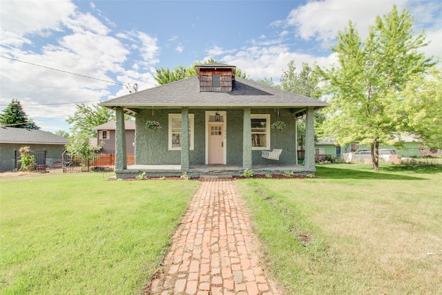 bungalow-style home featuring a front lawn and a porch