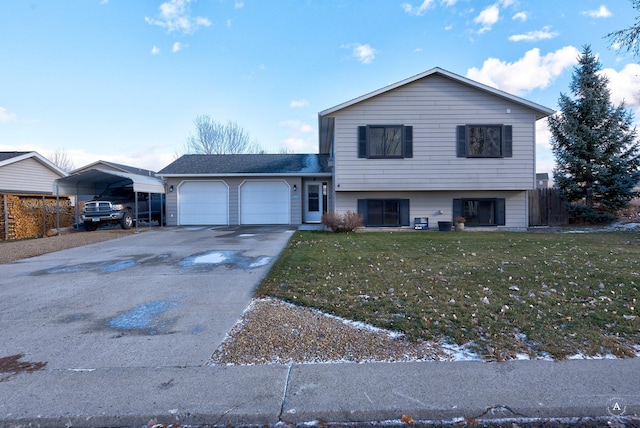 view of front facade featuring a carport, a garage, and a front yard