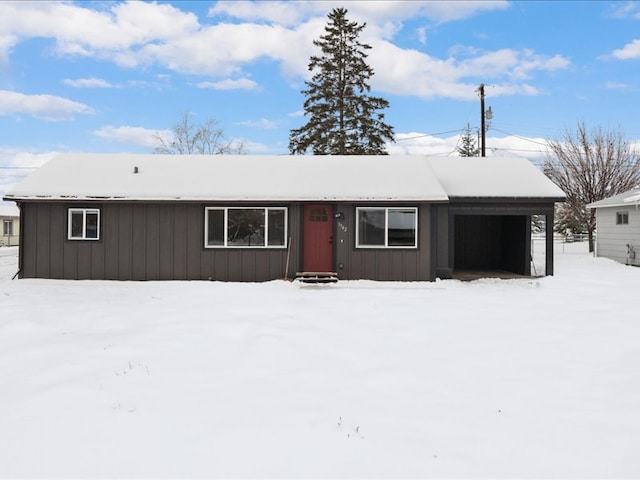 view of front facade featuring a garage