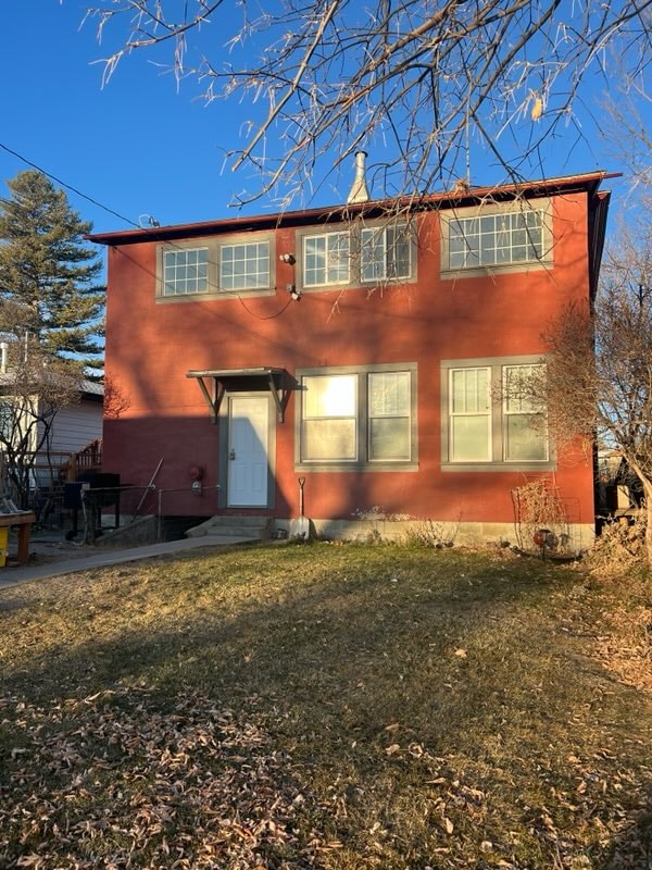 back of house featuring a yard