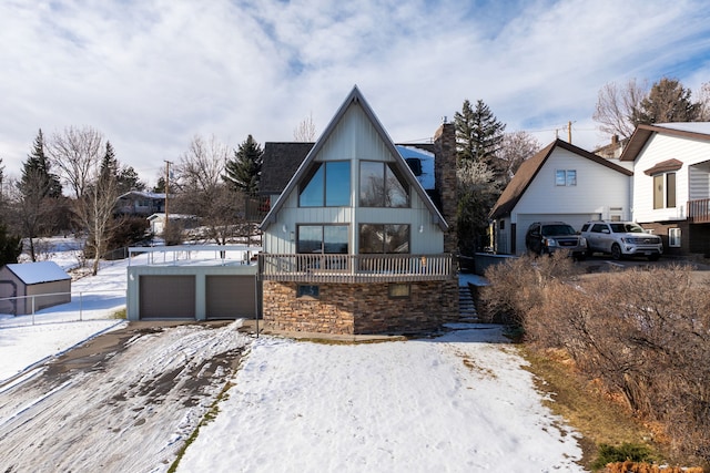 view of front of home featuring an outbuilding and a garage