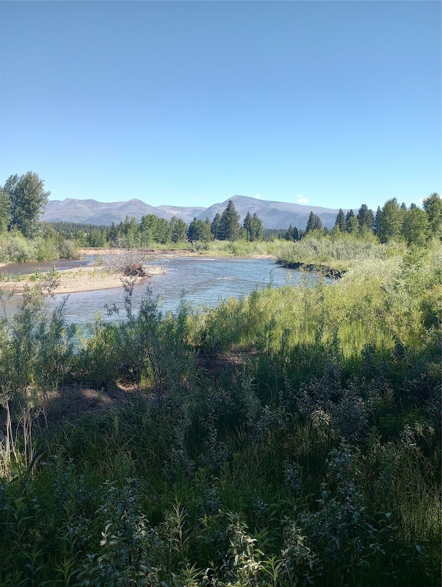 water view featuring a mountain view