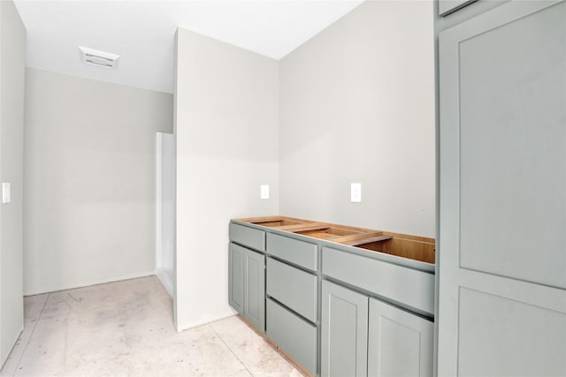 bathroom featuring visible vents and concrete floors