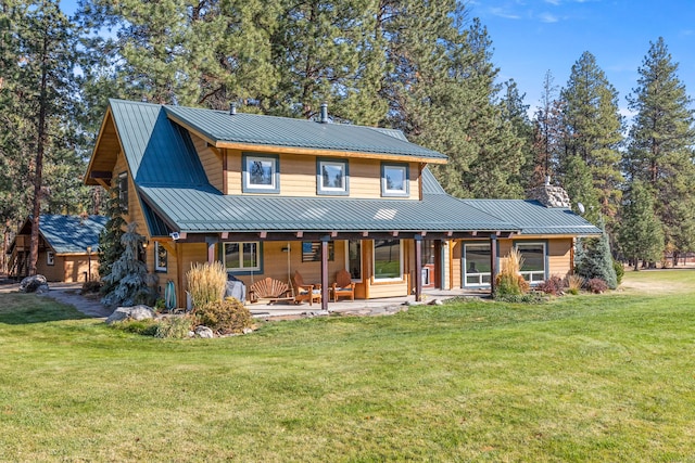 view of front of home featuring a front lawn