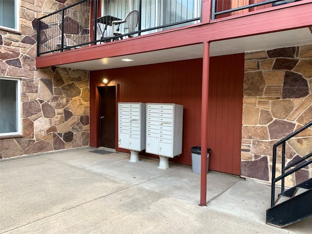 view of community featuring a mail area